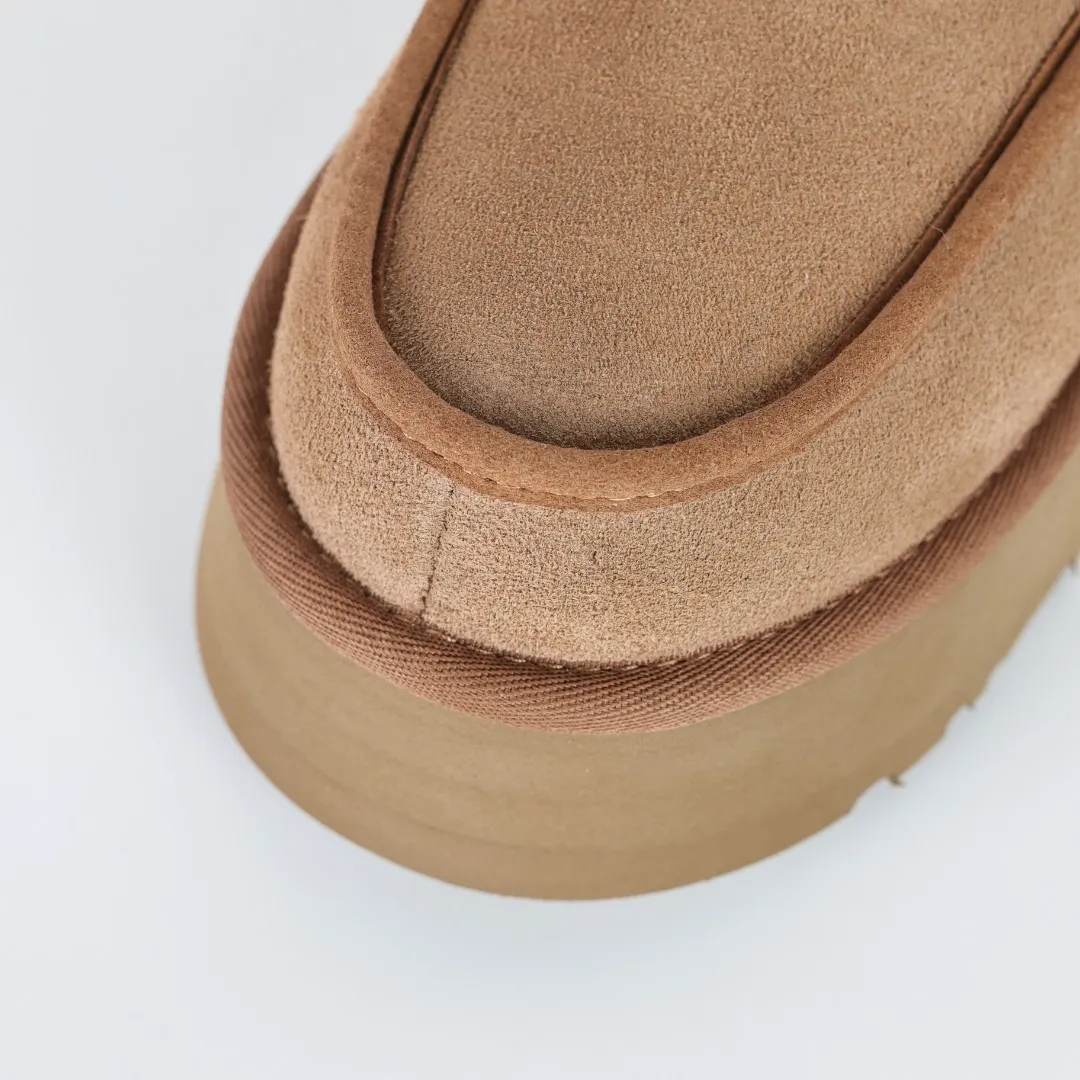 Pick up locally 💰660 Core recommendation Good price In recent years, uug has launched a series of styles, which are partially geared towards the preferences of young consumers and have also moved to the forefront of fashion trends. Shoe body material: water-repellent coated suede upper, 17mm UGGPURE™ implanted wool insole, lightweight non-slip and comfortable rubber outsole, with brand LOGO and trademark, with full packaging Size: 35 36 37 38 39 40